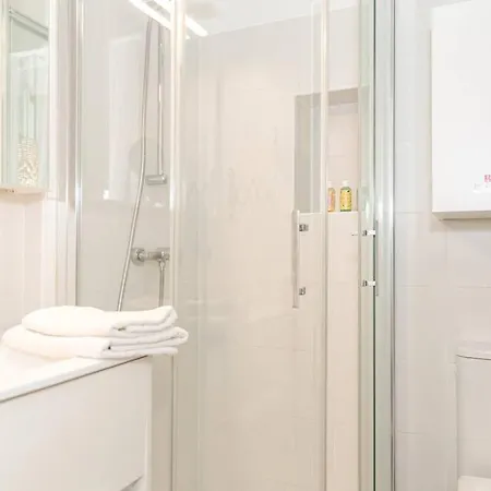 30m2 Climatises Dans Le Village Apartamento Saint-Tropez